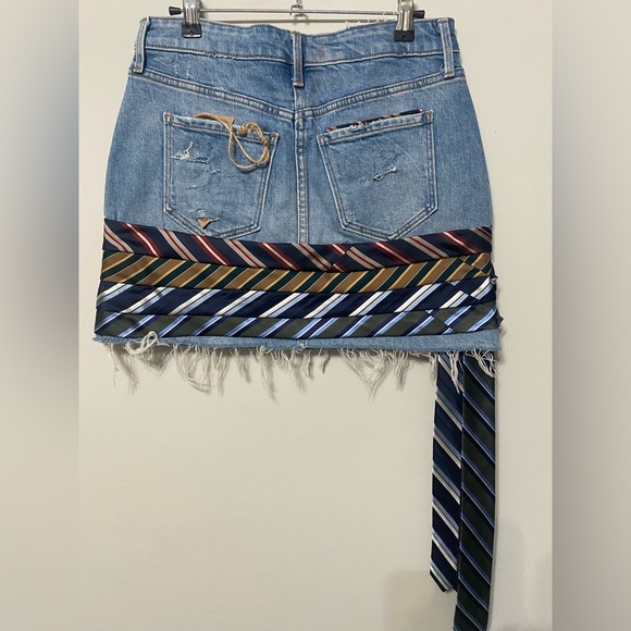 Sat in Tie Mini - Picture 6 of 7